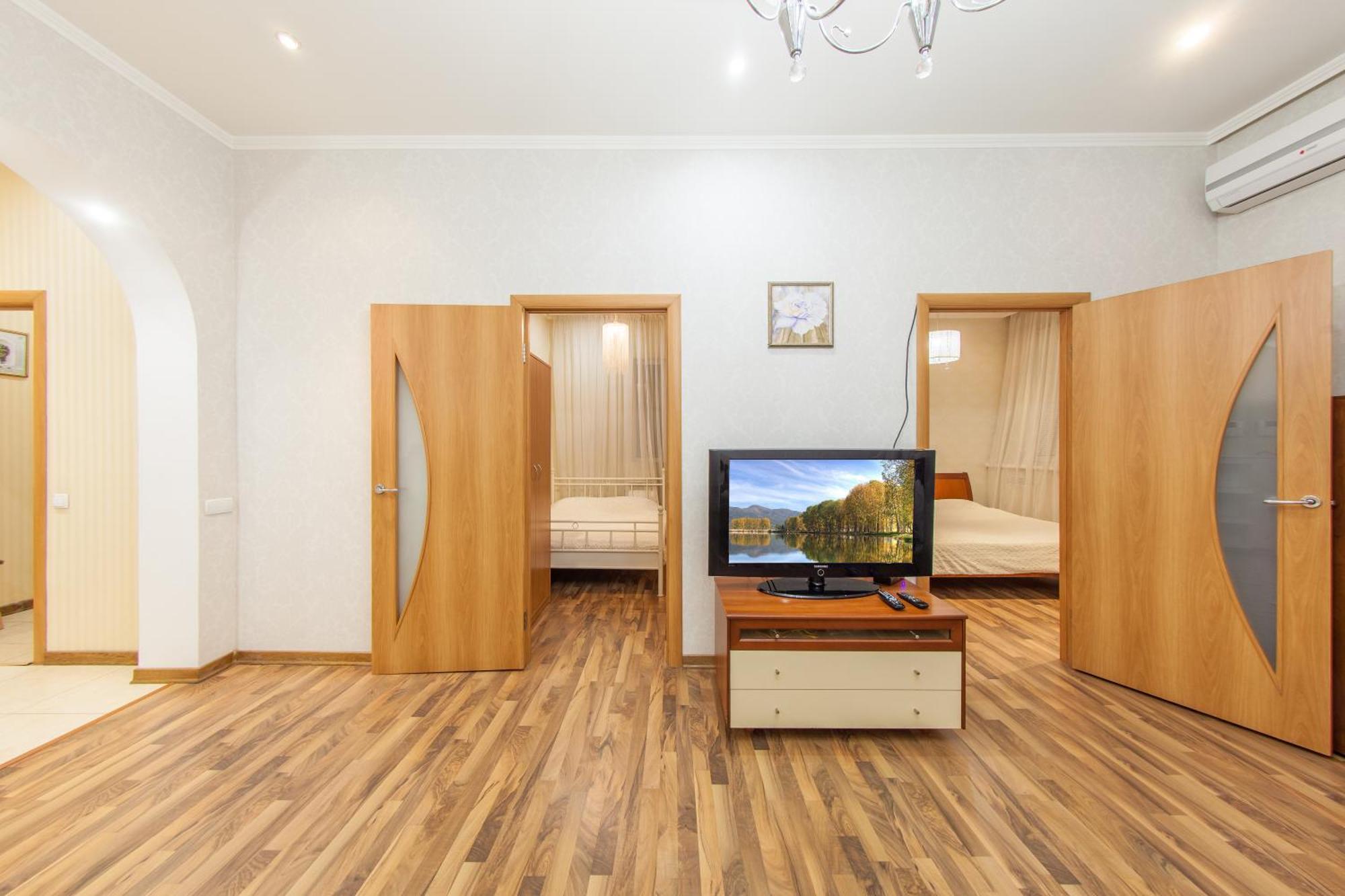 Apartment In The City Center 基輔 外观 照片