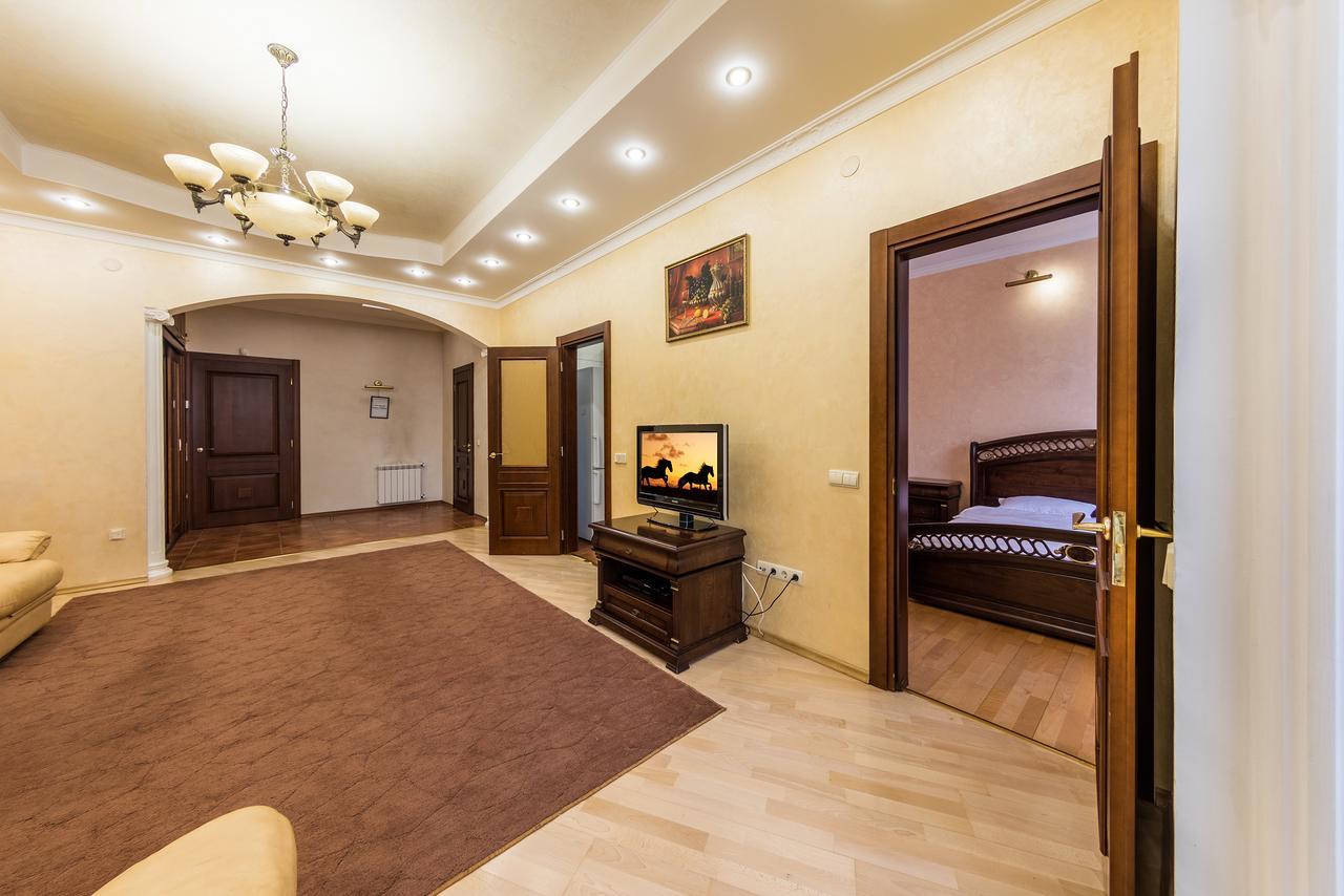 Apartment In The City Center 基輔 外观 照片