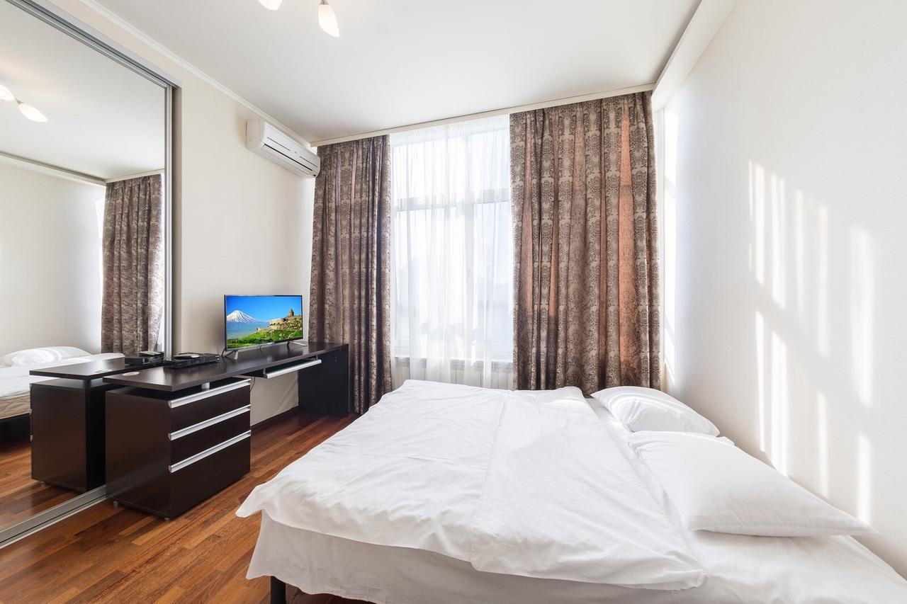 Apartment In The City Center 基輔 客房 照片