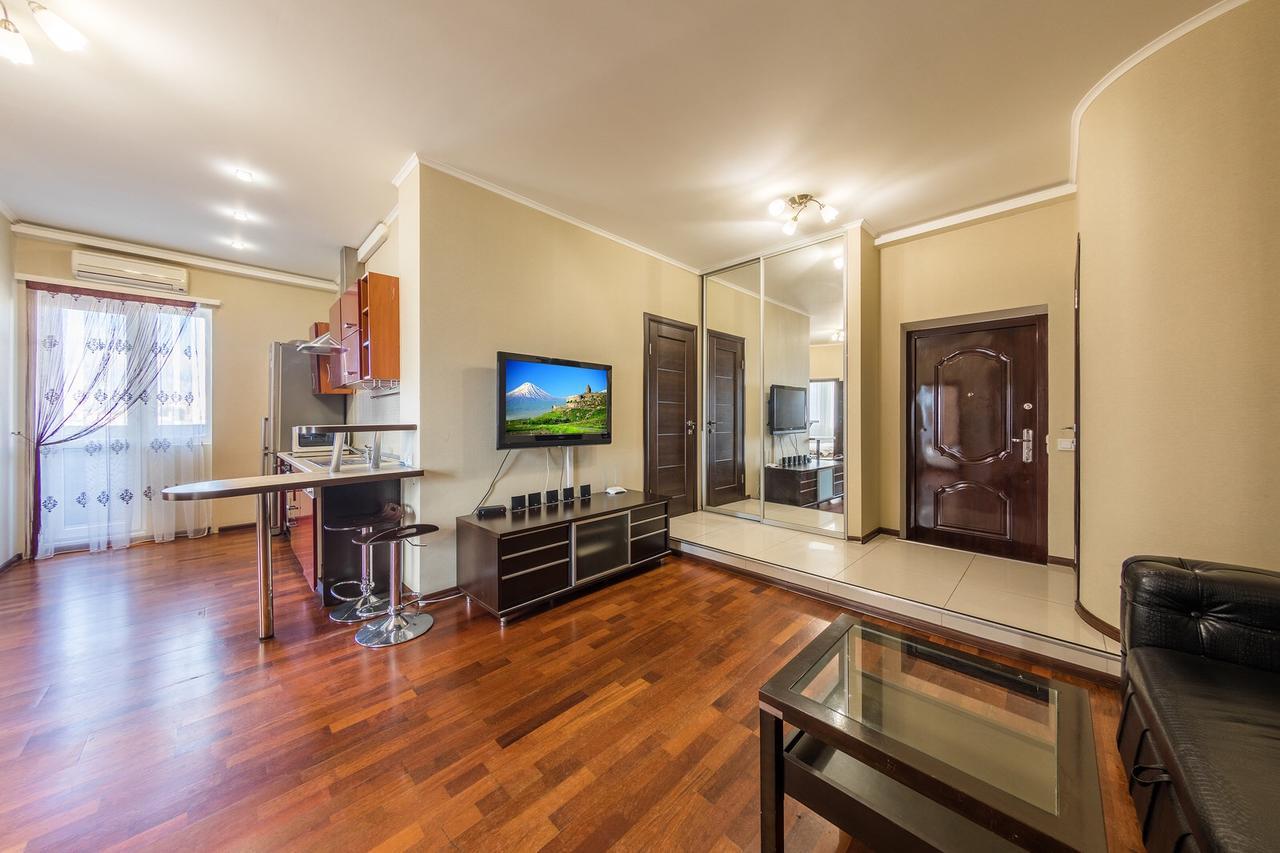 Apartment In The City Center 基輔 客房 照片